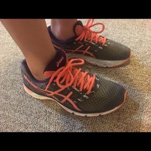 Asics women running shoes